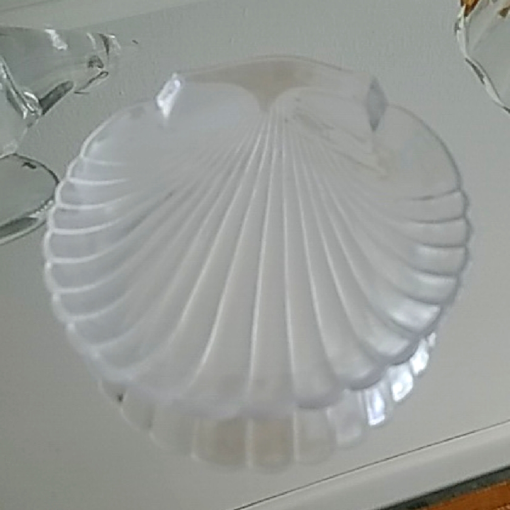 Arcuisine Vintage Art Deco Shell Dish Plate